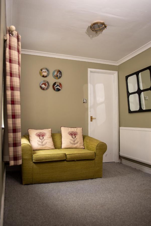 The Oak House Otel Axbridge Dış mekan fotoğraf A room with a radiator